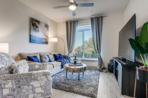 Luxury Condo facing RiverWalk Free Parking Pet Friendly Centrally Located